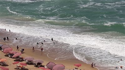 الأرصاد: رياح نشطة بسرعة 50 كم ترفع أمواج المتوسط حتى 3.5 متر|فيديو 