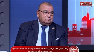 طلاب الصف الأول الثانوي أمام خيار مصيري: البكالوريا أم الثانوية العامة؟