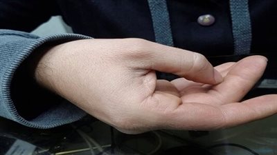 ما حكم التسبيح باليد اليسرى..وهل لها نفس الأجر؟ الإفتاء توضح 