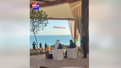 الرئيس السيسي والشيخ محمد بن زايد يتناولان الإفطار على شاطئ البحر بالعلمين