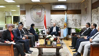 نائب وزير الصحة تبحث دور جامعة سوهاج في مواجهة القضية السكانية وخفض القيصريات