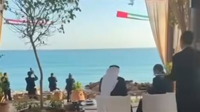 طائرات شراعية.. مشاهد لافتة في حفل إفطار السيسي ومحمد بن زايد في العلمين