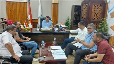 رئيس جهاز مدينة بني سويف الجديدة يجتمع بالشركات المنفذة لمشروعات الإسكان 