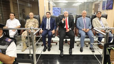 من غرفة العمليات.. محافظ بني سويف يتابع أعمال فتح لجان انتخابات الشيوخ