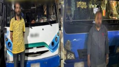 تصادم متعمد في مصر الجديدة.. خلاف بين سائقي نقل جماعي يتحول إلى فوضى مرورية