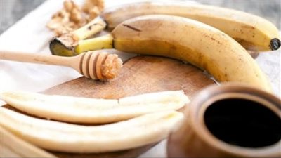 هل فرك الوجه بقشر الموز يضاهي البوتوكس؟ رأي الأطباء وفوائده للبشرة
