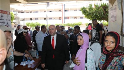 محافظ بني سويف يتابع أعمال التصويت في أول أيام إعادة انتخابات الشيوخ