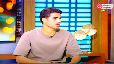 دموع على الهواء.. شاب يتحدث عن مقتل والده وطموحه المنهار