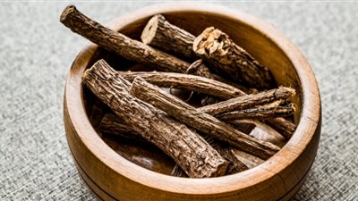 سيروم عرق السوس: سر البشرة النضرة والمتوهجة وفوائده المذهلة 