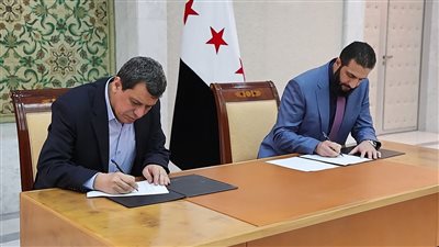 «برعاية أمريكية» لقاء بين الشرع وقائد 