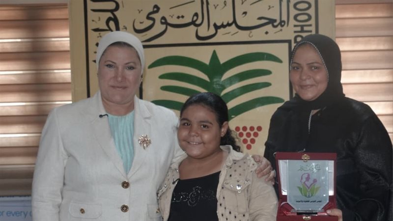 الطفلة هايدي داخل