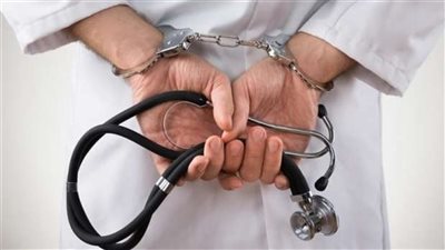 تصل لمليوني جنيه وحبس حتى 5 سنوات.. تعرف على عقوبة الخطأ الطبي 