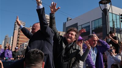 رشق الرئيس الأرجنتيني بالحجارة خلال حملته الانتخابية احتجاجًا على فضيحة فساد