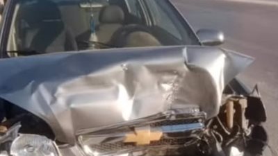 سائق سيارة ملاكي يسير عكس الاتجاه ويصطدم بسيدة ويسحلها في 6 أكتوبر