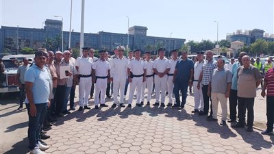 حملات مكبرة لإزالة المخالفات البنائية وتنفيذ قرارات غلق وتشميع بمدينة الشروق