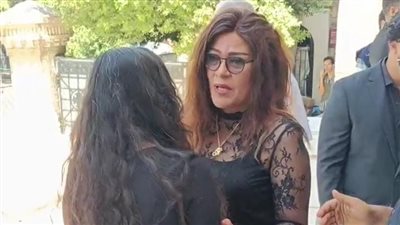 فاطمة ناعوت تواسي أسرة الإعلامي عاطف كامل                             