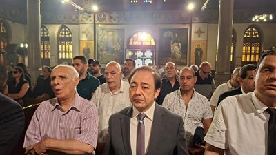  انهيار جورج رشاد أثناء صلاة التجنيز على صديقه الإعلامي عاطف كامل