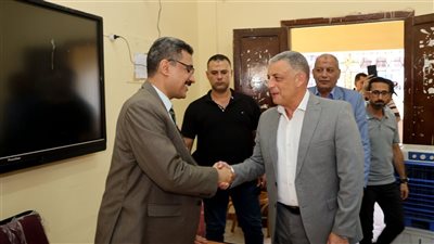 محافظ الإسماعيلية يتفقد لجان انتخابات الشيوخ ويشيد بالإقبال الكبير للمواطنين