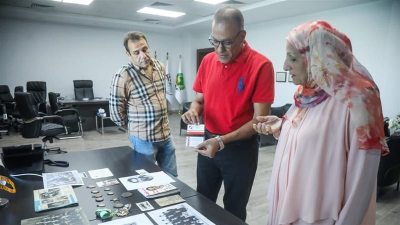 أسرة أسطورة الكرة