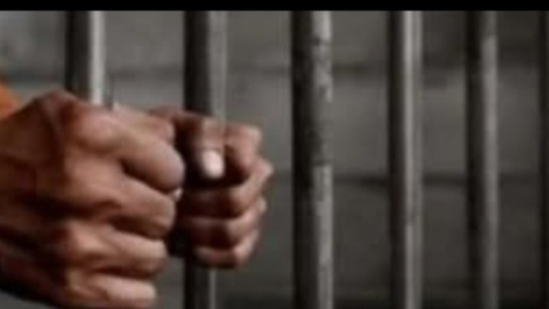 حبس 3 أشخاص لاتهامهم