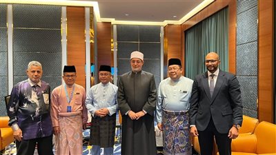 مفتي الجمهورية يلتقي وزير الشؤون الدينية بماليزيا لبحث تعزيز التعاون 