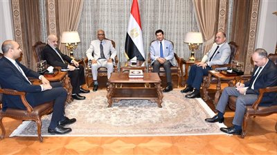 وزير الرياضة يبحث مستجدات تنظيم مصر للبطولة الإفريقية للهوكي