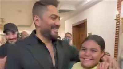 تامر حسني لـ هايدي طفلة الشيبسي : بحبك ويسلموا اللي ربوكي