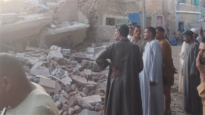 تعويضات وتوجيهات هامة.. قرارات عاجلة من محافظ أسيوط حول انهيار منزل كوم أبوشيل