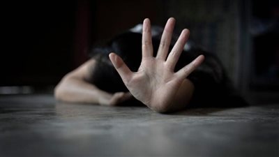 بلاغ للنائب العام والداخلية.. سيدة تستغيث: والدي اغتصبني تحت التهديد أمام بنتي