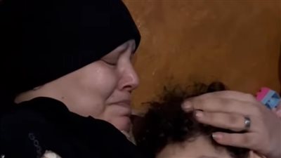 أم على فراش المرض بسبب السرطان.. وطفل ينتظر طوق النجاة 