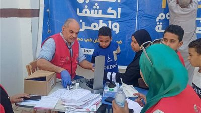 حملة 100 يوم صحة تفحص المواطنين 