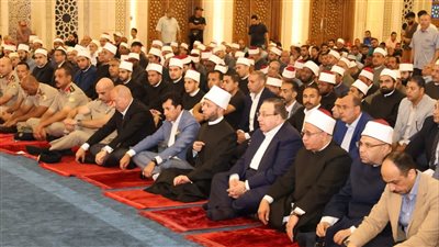 وزيرا الأوقاف والشباب والرياضة ومحافظ القاهرة يؤدون صلاة الجمعة بالعلي العظيم