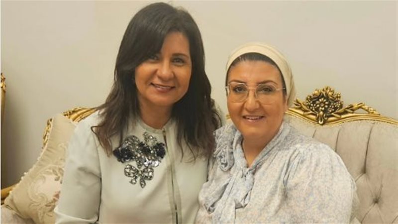 السفيرة نبيلة مكرم