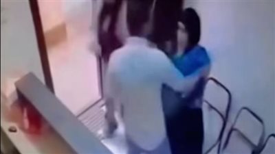 الأمن يفحص فيديو يوثق تعدى صاحب سنتر دروس على  سيدة عامله بالمكان