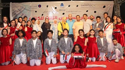 بحضور جماهيرى كبير.. أطفال بورسعيد للفنون الشعبية يتألقون بختام معرض السويس 