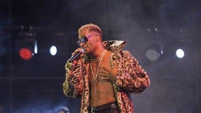 بأكثر من إطلالة .. محمد رمضان يشعل الأجواء في حفله بمهرجان مراسي 