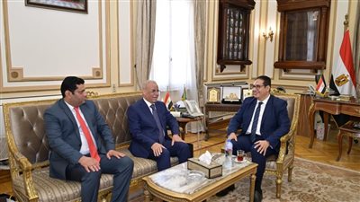رئيس جامعة القاهرة يبحث مع السفير العراقي آفاق التعاون الأكاديمي 