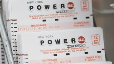 أمريكي يفوز بمليون دولار بعد شراء بطاقتي يانصيب بالخطأ