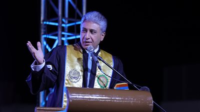 وزير السياحة والآثار يشارك في حفل تخرج الأكاديمية العربية للعلوم والنقل البحري
