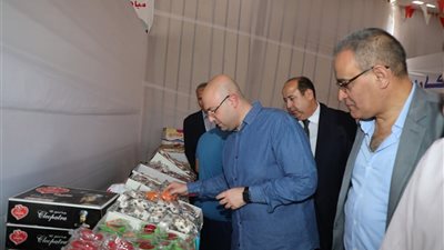 محافظ بني سويف يبحث سبل تفعيل دور الجمعيات التعاونية بمجالات التنمية