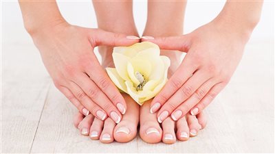 طريقة عمل الباديكير في المنزل بخطوات سهلة لقدمين جميلتين 