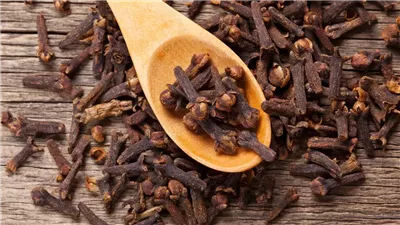 القرنفل: فوائد مذهلة للصحة والبشرة واستخداماته اليومية 