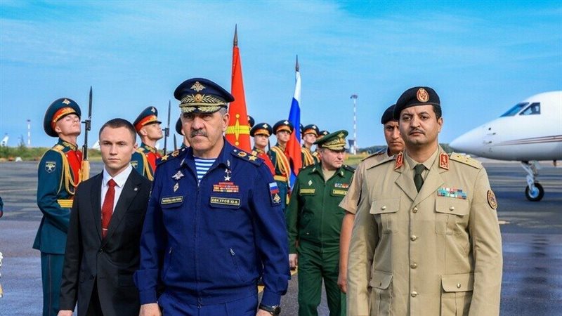 خالد حفتر يبدأ زيارة