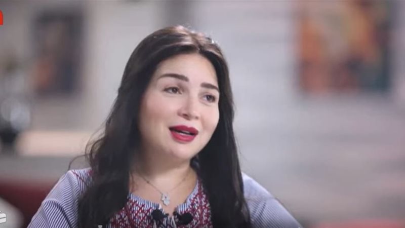 الفنانة مي عز الدين