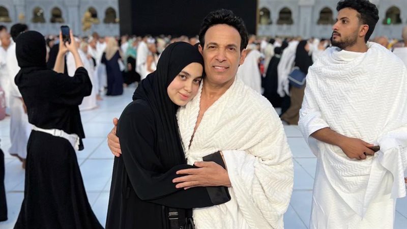 سعد الصغير يؤدي العمرة