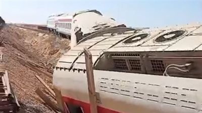 بعد خروج 7 عربات.. حقيقة اصطدام قطار مطروح بـ