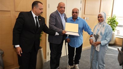 احتفاءً بالكفاءات.. وزير الكهرباء يكرّم نخبة من العاملين المتميزين