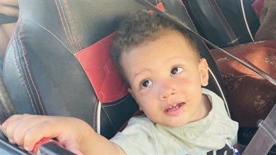 إنسانية ورحمة.. سائق سيارة أجرة يضرب المثل تجاة أسرة مصابة في حادث قطار مطروح 