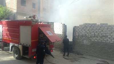 الحماية المدنية بسوهاج تسيطر على حريق في أرض فضاء دون إصابات بشرية