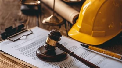 توفير وسائل انتقال وسكن ملائم وغذاء مناسب للعمال في قانون العمل الجديد..تفاصيل